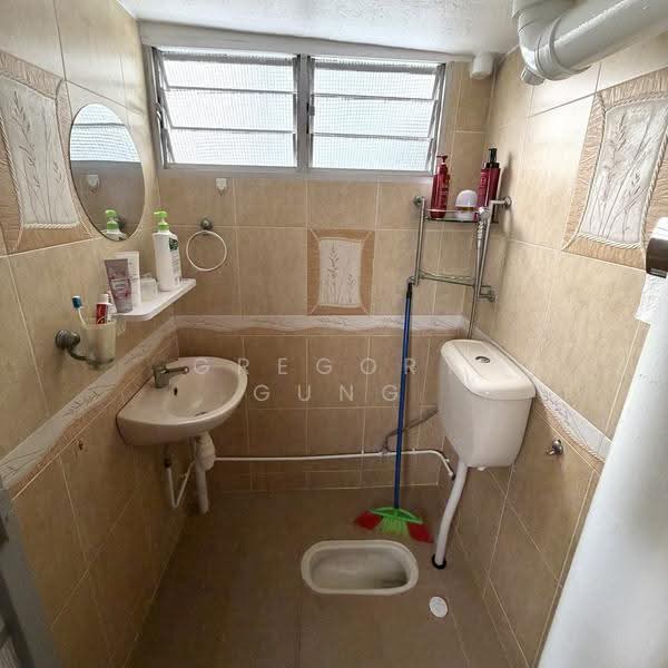403 Pandan Gardens, 403 Pandan Gardens, Boon Lay / Jurong / Tuas, Room Rental, 120 sqft, HDB Flat For Rent, by Gregory Gung, 500266714 - Bathroom - PropertyGuru.com.sg