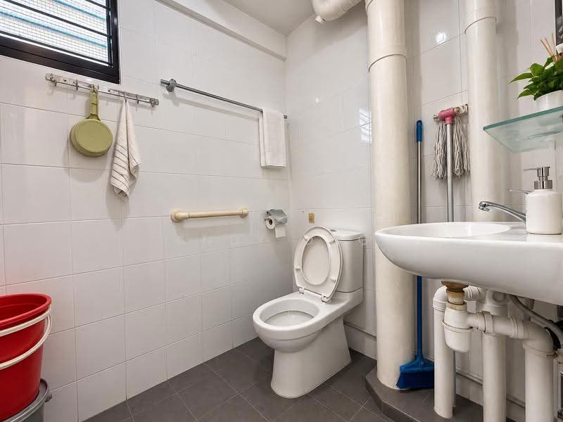 542 Jurong West Avenue 1, 542 Jurong West Avenue 1, Boon Lay / Jurong / Tuas, 3 Bedrooms, 1,109 sqft, HDB Flat For Sale, by Andy Ong, 500266739 - Bathroom - PropertyGuru.com.sg