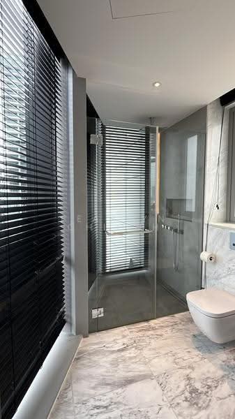 The Iveria, 2 Kim Yam Road, Orchard / River Valley, 3 Bedrooms, 904 sqft, Condominium For Rent, by Pearlyn Chionh, 500266747 - Bathroom - PropertyGuru.com.sg
