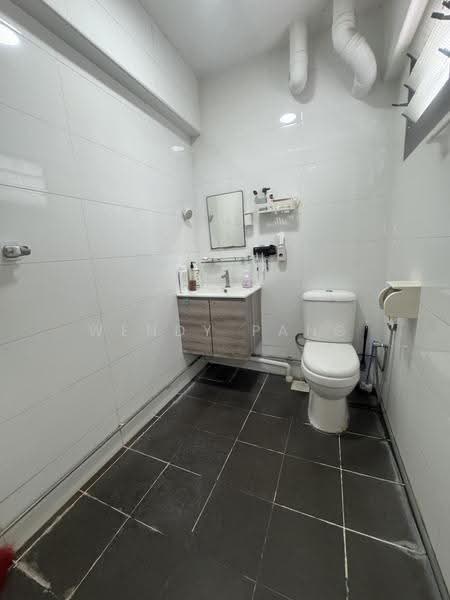 518 Jurong West Street 52, 518 Jurong West Street 52, Boon Lay / Jurong / Tuas, 2 Bedrooms, 795 sqft, HDB Flat For Sale, by Wendy Pang, 500266762 - Bathroom - PropertyGuru.com.sg