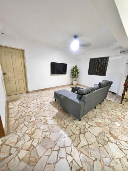231 Jurong East Street 21, 231 Jurong East Street 21, Boon Lay / Jurong / Tuas, 2 Bedrooms, 883 sqft, HDB Flat For Sale, by Eason Sim 沈绍彬, 500266793 - Living Room - PropertyGuru.com.sg