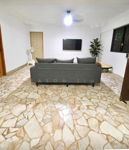 231 Jurong East Street 21, 231 Jurong East Street 21, Boon Lay / Jurong / Tuas, 2 Bedrooms, 883 sqft, HDB Flat For Sale, by Eason Sim 沈绍彬, 500266793 - Living Room - PropertyGuru.com.sg