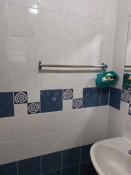 678A Jurong West Street 64, 678A Jurong West Street 64, Boon Lay / Jurong / Tuas, Room Rental, 150 sqft, HDB Flat For Rent, by Alan Yu 郁松林, 500266794 - Bathroom - PropertyGuru.com.sg