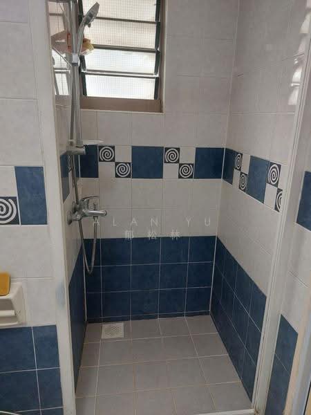 678A Jurong West Street 64, 678A Jurong West Street 64, Boon Lay / Jurong / Tuas, Room Rental, 150 sqft, HDB Flat For Rent, by Alan Yu 郁松林, 500266794 - Bathroom - PropertyGuru.com.sg