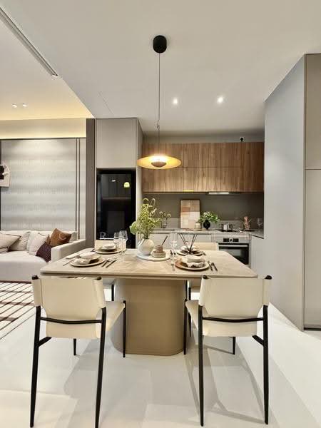 Parksuites, 18 Holland Grove Road, Tanglin / Holland / Bukit Timah, 2 Bedrooms, 786 sqft, Condominium For Sale, by Carrie Chin, 500266804 - PropertyGuru.com.sg