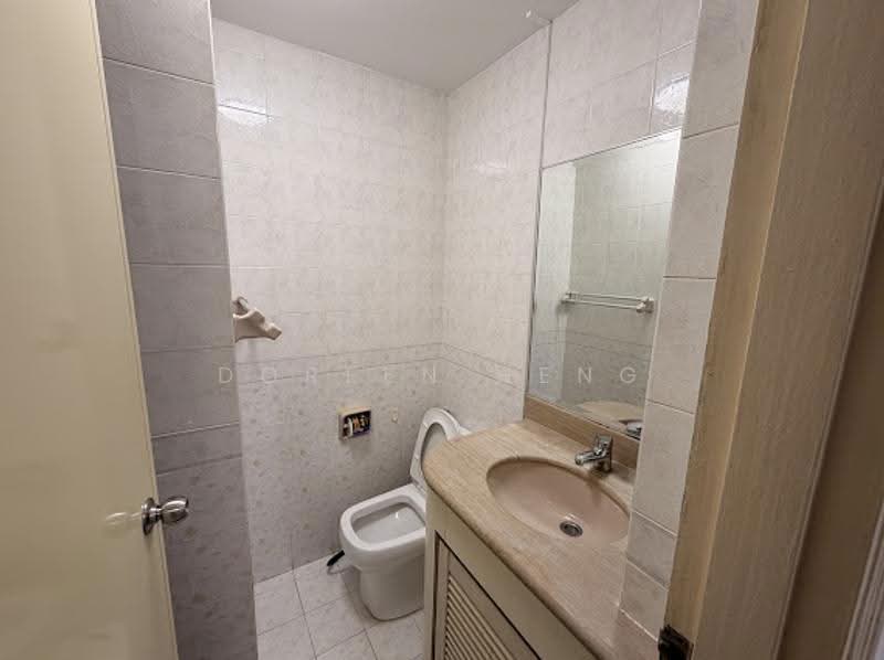 Emerald Park, 2 Indus Road, Alexandra / Commonwealth, Room Rental, 150 sqft, Condominium For Rent, by Doreen Heng, 500266809 - Bathroom - PropertyGuru.com.sg
