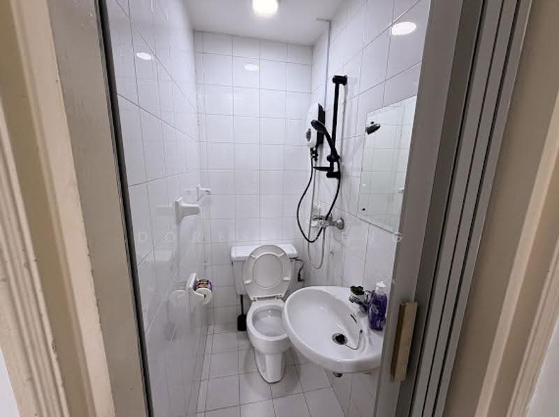Emerald Park, 2 Indus Road, Alexandra / Commonwealth, Room Rental, 150 sqft, Condominium For Rent, by Doreen Heng, 500266809 - Bathroom - PropertyGuru.com.sg