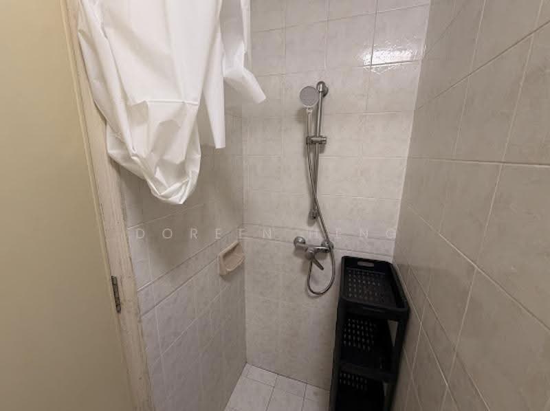 Emerald Park, 2 Indus Road, Alexandra / Commonwealth, Room Rental, 150 sqft, Condominium For Rent, by Doreen Heng, 500266809 - Bathroom - PropertyGuru.com.sg