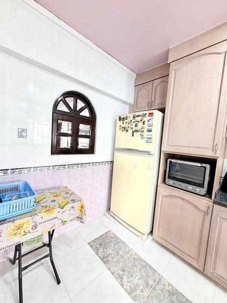 137 Bedok North Avenue 3, 137 Bedok North Avenue 3, Bedok / Upper East Coast, 3 Bedrooms, 1,259 sqft, HDB Flat For Sale, by Nona Kirana, 500266812 - Kitchen - PropertyGuru.com.sg
