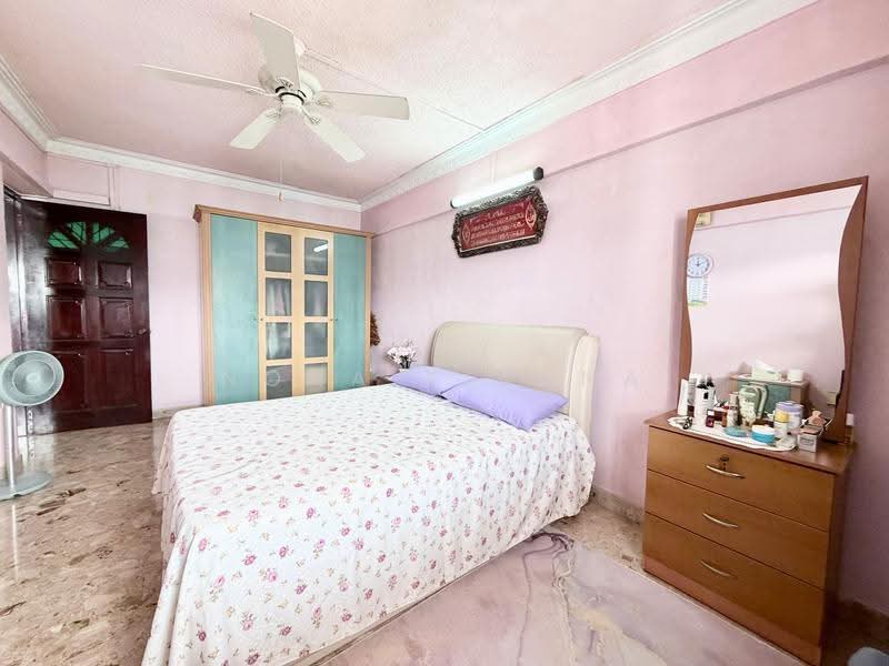 137 Bedok North Avenue 3, 137 Bedok North Avenue 3, Bedok / Upper East Coast, 3 Bedrooms, 1,259 sqft, HDB Flat For Sale, by Nona Kirana, 500266812 - Bedroom - PropertyGuru.com.sg