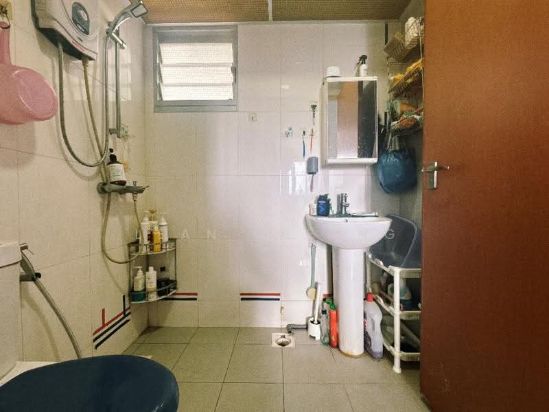 234A Sumang Lane, 234A Sumang Lane, Hougang / Punggol / Sengkang, 2 Bedrooms, 731 sqft, HDB Flat For Sale, by Lean Cheong, 500266838 - Bathroom - PropertyGuru.com.sg