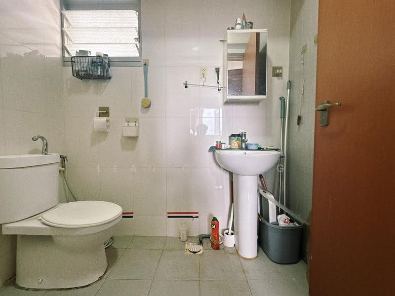 234A Sumang Lane, 234A Sumang Lane, Hougang / Punggol / Sengkang, 2 Bedrooms, 731 sqft, HDB Flat For Sale, by Lean Cheong, 500266838 - Bathroom - PropertyGuru.com.sg