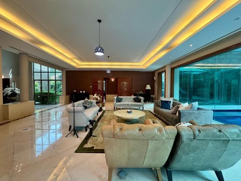 Sole Agent. Prime GCB. Wide Frontage. 顶 级 优 质 洋 房. Dickson. 94.88.40.80, Ewart Park, First Avenue, Third Avenue, Fourth Avenue, Fifth Avenue, Ford Avenue, Gallop Road, Gallop Park, Gallop Walk, Garlick Avenue, Holland Park, Holland Rise, Jalan Harom Setangkai, Jalan Kampong Chantek, Jalan Pelangi, Jalan Sampurna, Tanglin / Holland / Bukit Timah, 7 Bedrooms, 12,000 sqft, Good Class Bungalow For Sale, by Dickson Neo, 500266840 - Living Room - PropertyGuru.com.sg