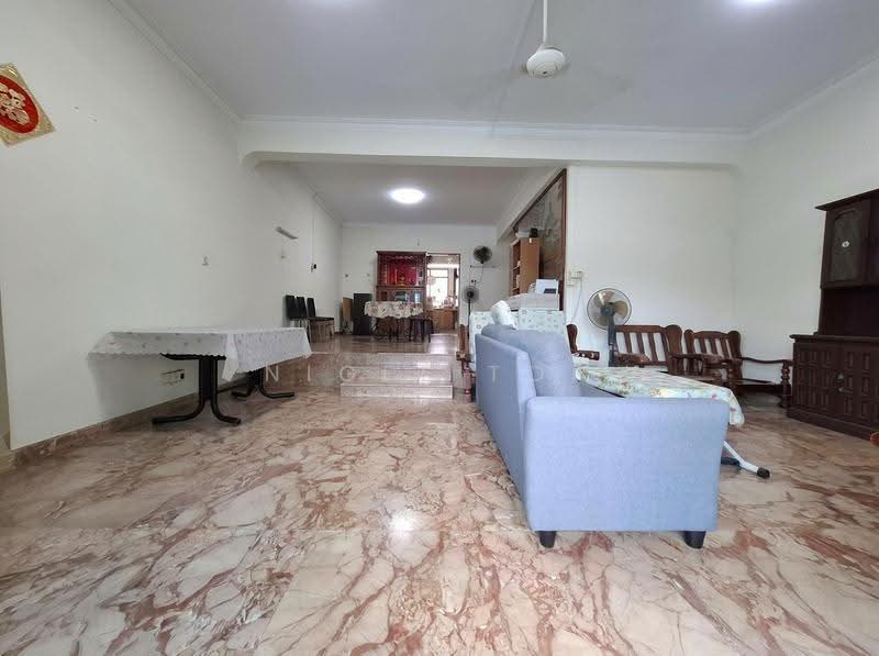 Chun Tin Court, 9 Yuk Tong Avenue, Clementi Park / Upper Bukit Timah, 3 Bedrooms, 2,164 sqft, Walk-up Apartment For Sale, by Nigel Toh, 500266847 - Living Room - PropertyGuru.com.sg