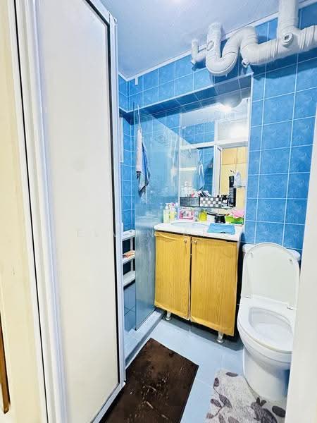 433 Hougang Avenue 8, 433 Hougang Avenue 8, Hougang / Punggol / Sengkang, 4 Bedrooms, 1,313 sqft, HDB Flat For Rent, by Elvin Ang, 500266852 - Bathroom - PropertyGuru.com.sg