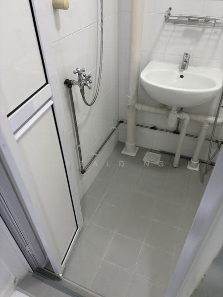 540 Bedok North Street 3, 540 Bedok North Street 3, Bedok / Upper East Coast, 2 Bedrooms, 732 sqft, HDB Flat For Sale, by Gerald Ng, 500266865 - Bathroom - PropertyGuru.com.sg