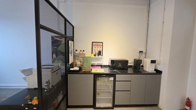 Woods Square, 12 Woodlands Square, Admiralty / Woodlands, 657 sqft, Office For Rent, by Erica Yap, 500266867 - Kitchen - CommercialGuru.com.sg