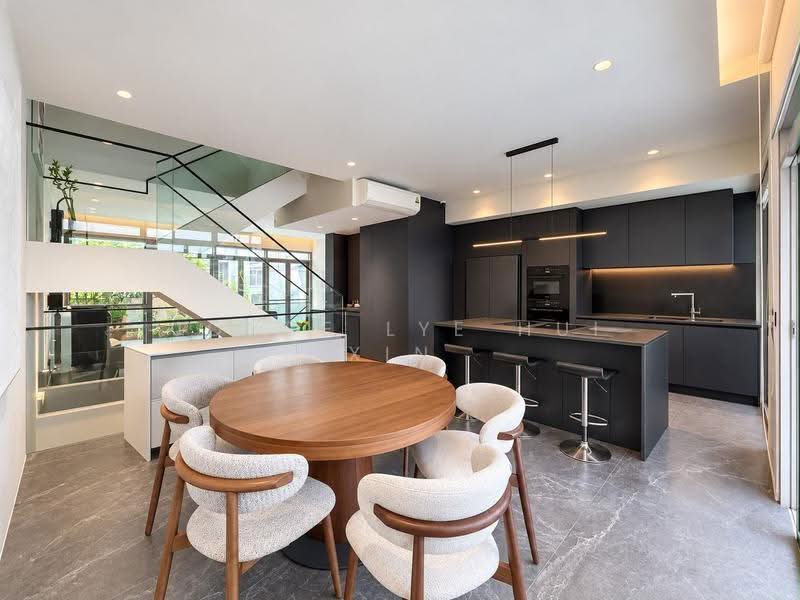 The Teneriffe, 252 Laurel Wood Avenue, Tanglin / Holland / Bukit Timah, 5 Bedrooms, 3,122 sqft, Cluster House For Sale, by Joyce Lye Hui Xin, 500266879 - Kitchen - PropertyGuru.com.sg