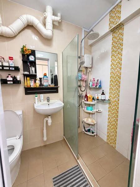 168 Bishan Street 13, 168 Bishan Street 13, Ang Mo Kio / Bishan / Thomson, 3 Bedrooms, 1,302 sqft, HDB Flat For Sale, by Michelle Tay, 500266888 - Bathroom - PropertyGuru.com.sg