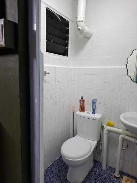 112 Aljunied Crescent, 112 Aljunied Crescent, Eunos / Geylang / Paya Lebar, 2 Bedrooms, 721 sqft, HDB Flat For Sale, by Ria Beevi, 500266911 - Bathroom - PropertyGuru.com.sg