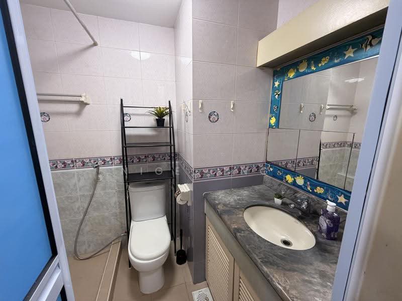 Emerald Park, 6 Indus Road, Alexandra / Commonwealth, Room Rental, 200 sqft, Condominium For Rent, by Nigel Eng, 500266922 - Bathroom - PropertyGuru.com.sg