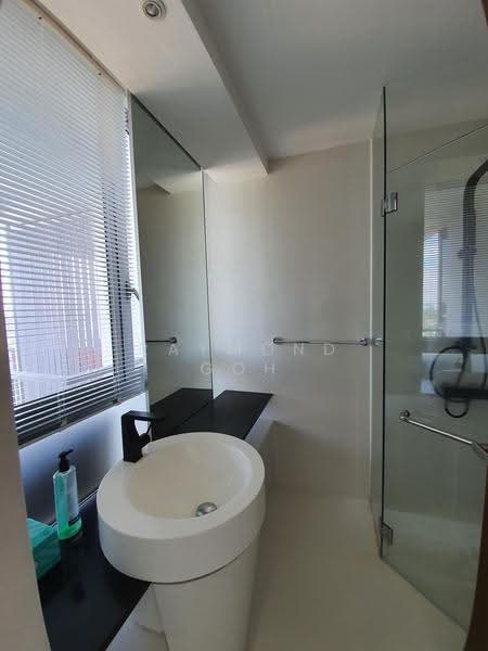 Ascentia Sky, 1 Alexandra View, Alexandra / Commonwealth, 2 Bedrooms, 958 sqft, Apartment For Rent, by Raymond Goh, 500266941 - Bathroom - PropertyGuru.com.sg