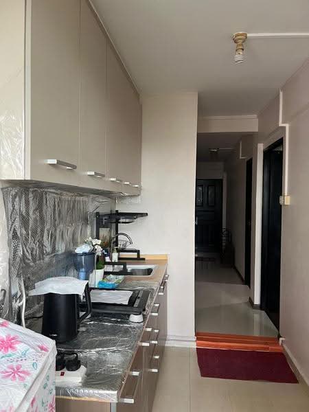 37 Jalan Rumah Tinggi, 37 Jalan Rumah Tinggi, Alexandra / Commonwealth, 2 Bedrooms, 400 sqft, HDB Flat For Rent, by Feemin Liong, 500266960 - Kitchen - PropertyGuru.com.sg