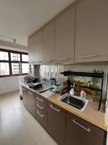 37 Jalan Rumah Tinggi, 37 Jalan Rumah Tinggi, Alexandra / Commonwealth, 2 Bedrooms, 400 sqft, HDB Flat For Rent, by Feemin Liong, 500266960 - Kitchen - PropertyGuru.com.sg