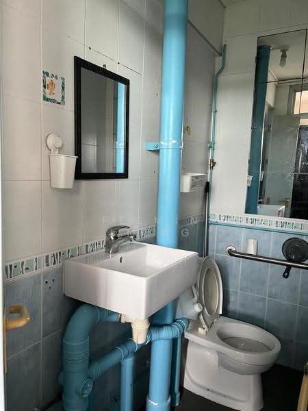 37 Jalan Rumah Tinggi, 37 Jalan Rumah Tinggi, Alexandra / Commonwealth, 2 Bedrooms, 400 sqft, HDB Flat For Rent, by Feemin Liong, 500266960 - Bathroom - PropertyGuru.com.sg
