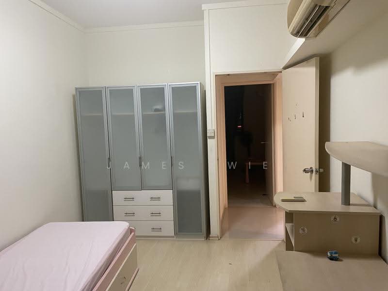 59 Strathmore Avenue, 59 Strathmore Avenue, Alexandra / Commonwealth, 3 Bedrooms, 1,194 sqft, HDB Flat For Rent, by James Kwie, 500266966 - Bedroom - PropertyGuru.com.sg