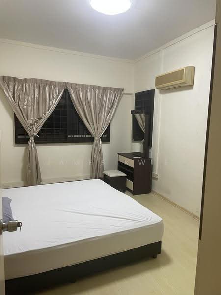 59 Strathmore Avenue, 59 Strathmore Avenue, Alexandra / Commonwealth, 3 Bedrooms, 1,194 sqft, HDB Flat For Rent, by James Kwie, 500266966 - Master Bedroom - PropertyGuru.com.sg