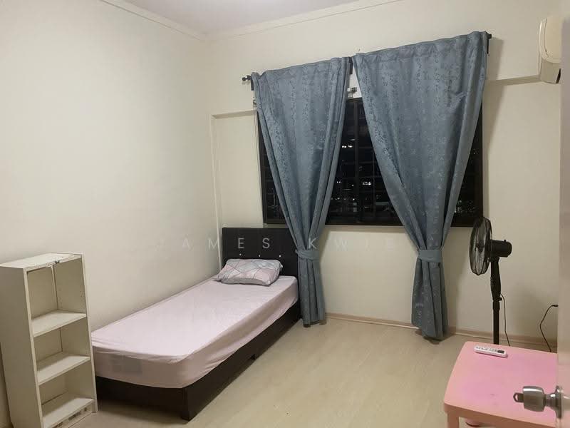 59 Strathmore Avenue, 59 Strathmore Avenue, Alexandra / Commonwealth, 3 Bedrooms, 1,194 sqft, HDB Flat For Rent, by James Kwie, 500266966 - Bedroom - PropertyGuru.com.sg