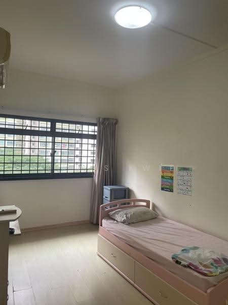 59 Strathmore Avenue, 59 Strathmore Avenue, Alexandra / Commonwealth, 3 Bedrooms, 1,194 sqft, HDB Flat For Rent, by James Kwie, 500266966 - Bedroom - PropertyGuru.com.sg