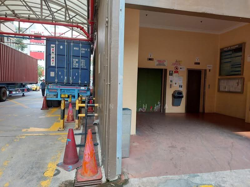Tong Lee Building, 35 Kallang Pudding Road, Macpherson / Potong Pasir, 811 sqft, Light Industrial (B1) For Rent, by John Chia, 500266970 - Entrance - CommercialGuru.com.sg