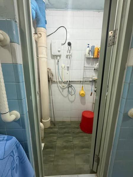 96 Lorong 3 Toa Payoh, 96 Lorong 3 Toa Payoh, Balestier / Toa Payoh, Room Rental, 10 sqft, HDB Flat For Rent, by Elise Liew, 500266978 - Bathroom - PropertyGuru.com.sg