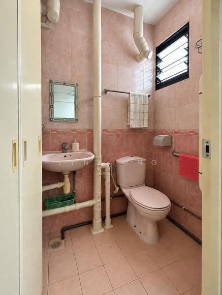 11 Teck Whye Lane, 11 Teck Whye Lane, Dairy Farm / Bukit Panjang / Choa Chu Kang, 3 Bedrooms, 1,066 sqft, HDB Flat For Sale, by Lynn Ong, 500266994 - Bathroom - PropertyGuru.com.sg
