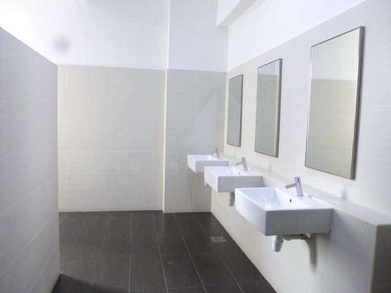 Tong Lee Building, 35 Kallang Pudding Road, Macpherson / Potong Pasir, 780 sqft, Light Industrial (B1) For Rent, by John Chia, 500267007 - Bathroom - CommercialGuru.com.sg