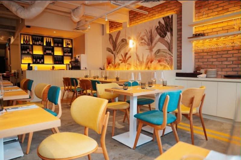 South Bridge Road, 198-198B South Bridge Road, Boat Quay / Raffles Place / Marina, 1,600 sqft, Shop / Shophouse For Rent, by Wendy Chua, 500267025 - Dining Room - CommercialGuru.com.sg