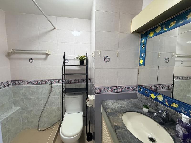 Emerald Park, 2 Indus Road, Alexandra / Commonwealth, Room Rental, 150 sqft, Condominium For Rent, by Loh Yan Yi, 500267040 - Bathroom - PropertyGuru.com.sg