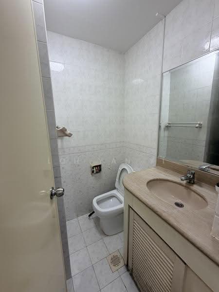 Emerald Park, 2 Indus Road, Alexandra / Commonwealth, Room Rental, 150 sqft, Condominium For Rent, by Loh Yan Yi, 500267040 - Bathroom - PropertyGuru.com.sg