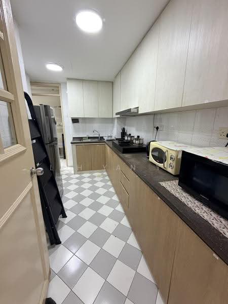 Emerald Park, 2 Indus Road, Alexandra / Commonwealth, Room Rental, 150 sqft, Condominium For Rent, by Loh Yan Yi, 500267040 - Kitchen - PropertyGuru.com.sg