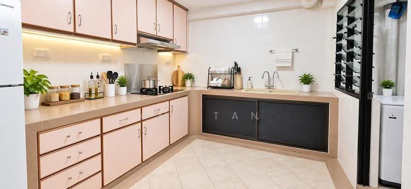 647 Jurong West Street 61, 647 Jurong West Street 61, Boon Lay / Jurong / Tuas, 4 Bedrooms, 1,292 sqft, HDB Flat For Sale, by Amy Tan, 500267063 - Kitchen - PropertyGuru.com.sg