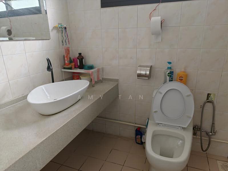 647 Jurong West Street 61, 647 Jurong West Street 61, Boon Lay / Jurong / Tuas, 4 Bedrooms, 1,292 sqft, HDB Flat For Sale, by Amy Tan, 500267063 - Bathroom - PropertyGuru.com.sg
