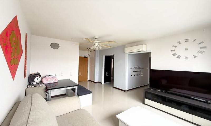 327A Sumang Walk, 327A Sumang Walk, Hougang / Punggol / Sengkang, 2 Bedrooms, 732 sqft, HDB Flat For Sale, by Elaine Lee, 500267073 - Living Room - PropertyGuru.com.sg