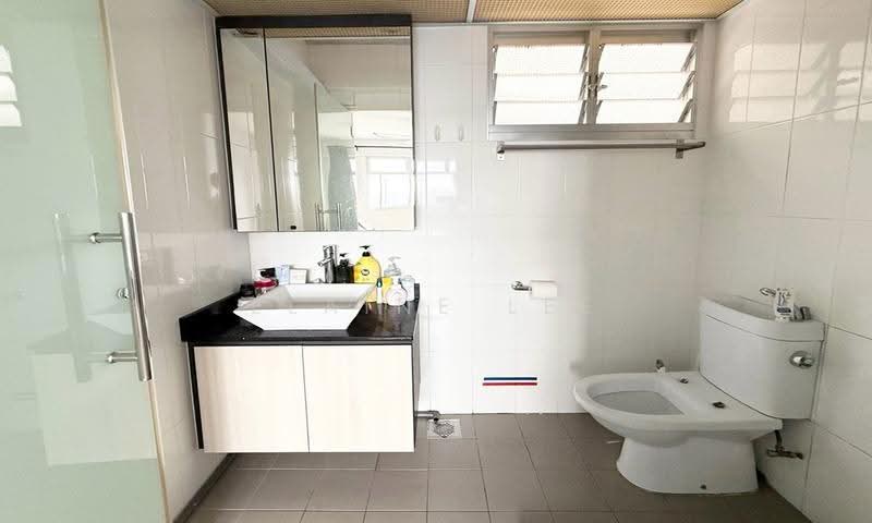 327A Sumang Walk, 327A Sumang Walk, Hougang / Punggol / Sengkang, 2 Bedrooms, 732 sqft, HDB Flat For Sale, by Elaine Lee, 500267073 - Bathroom - PropertyGuru.com.sg