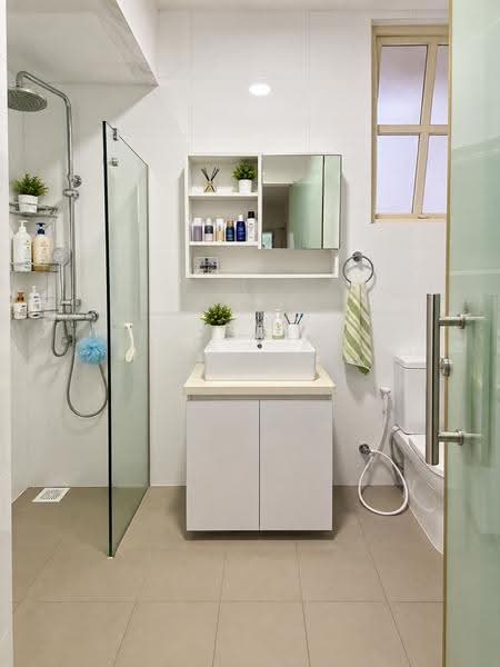 Laguna Green, 20 Jalan Hajijah, Bedok / Upper East Coast, 4 Bedrooms, 1,605 sqft, Condominium For Sale, by Jay Ng, 500267076 - Bathroom - PropertyGuru.com.sg
