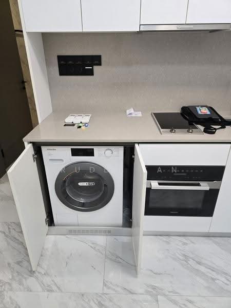 Pullman Residences, 18 Dunearn Road, Newton / Novena, 2 Bedrooms, 667 sqft, Condominium For Rent, by Truddy Tan, 500267080 - Kitchen - PropertyGuru.com.sg