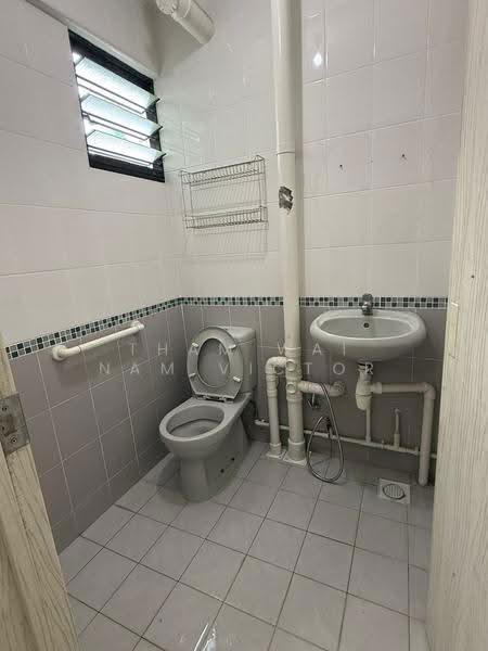 202 Yishun Street 21, 202 Yishun Street 21, Sembawang / Yishun, 2 Bedrooms, 721 sqft, HDB Flat For Sale, by Tham Wai Nam Victor, 500267083 - Bathroom - PropertyGuru.com.sg
