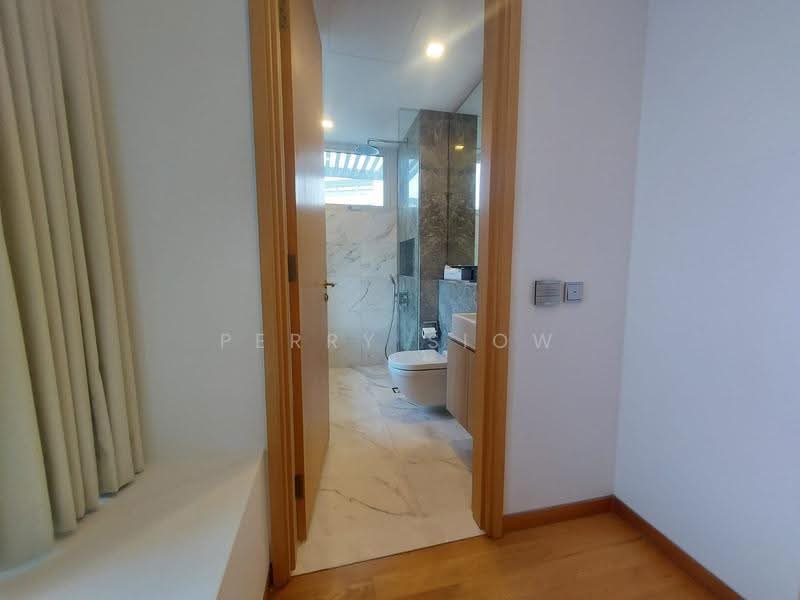 The Peak @ Cairnhill II, 61 Cairnhill Circle, Orchard / River Valley, 2 Bedrooms, 1,884 sqft, Condominium For Rent, by Perry Siow, 500267092 - Bathroom - PropertyGuru.com.sg