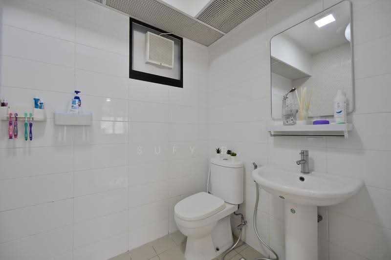 817C Keat Hong Link, 817C Keat Hong Link, Dairy Farm / Bukit Panjang / Choa Chu Kang, 3 Bedrooms, 1,206 sqft, HDB Flat For Sale, by Sufy B., 500267098 - Common Bathroom - PropertyGuru.com.sg